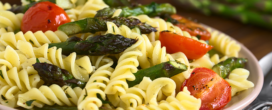 heart healthy plate of pasta with asparagus and tomatoes